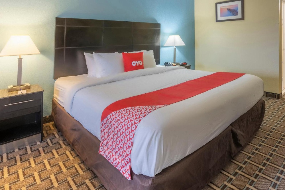 OYO Hotel Knoxville TN Cedar Bluff I-40