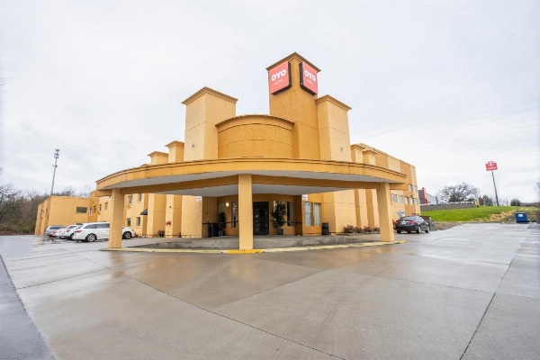 OYO Hotel Knoxville TN Cedar Bluff I-40 image 1
