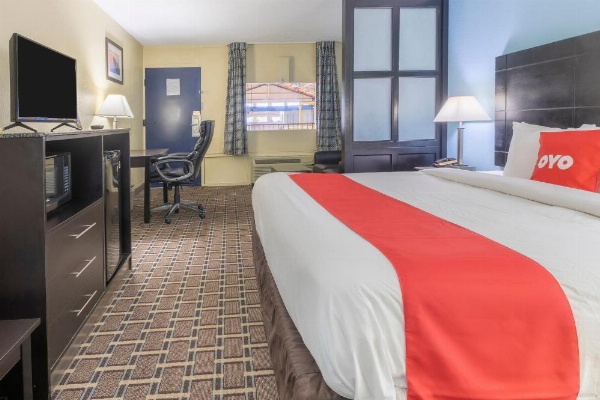 OYO Hotel Knoxville TN Cedar Bluff I-40 image 18