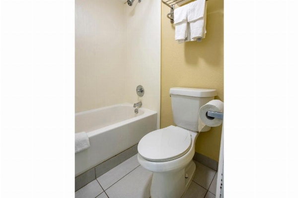 OYO Hotel Knoxville TN Cedar Bluff I-40 image 22