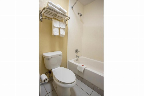 OYO Hotel Knoxville TN Cedar Bluff I-40 image 24