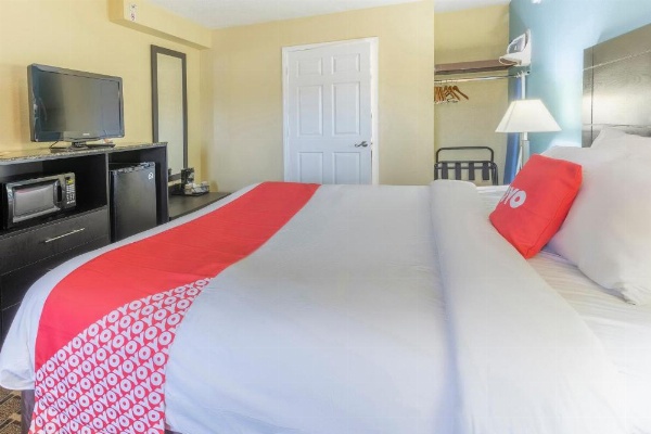 OYO Hotel Knoxville TN Cedar Bluff I-40 image 29