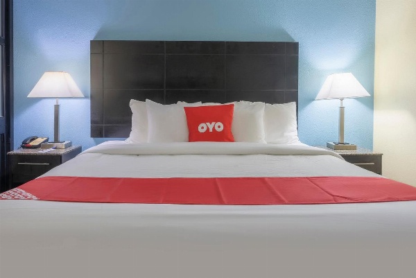 OYO Hotel Knoxville TN Cedar Bluff I-40 image 6
