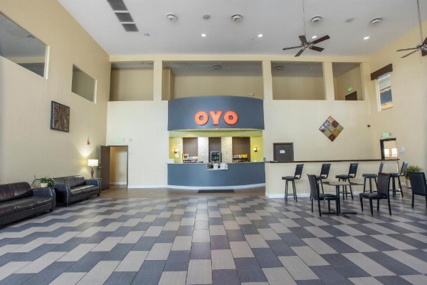 OYO Hotel Knoxville TN Cedar Bluff I-40 image 8