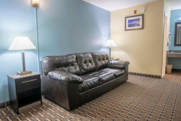 OYO Hotel Knoxville TN Cedar Bluff I-40 image 9